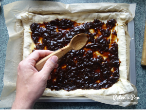Onion chutney tart with feta Peter’s Pan