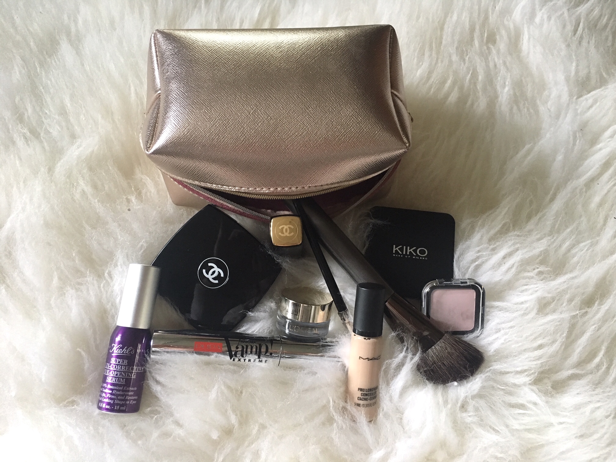 What's In Your Beauty Bag? - VIBES